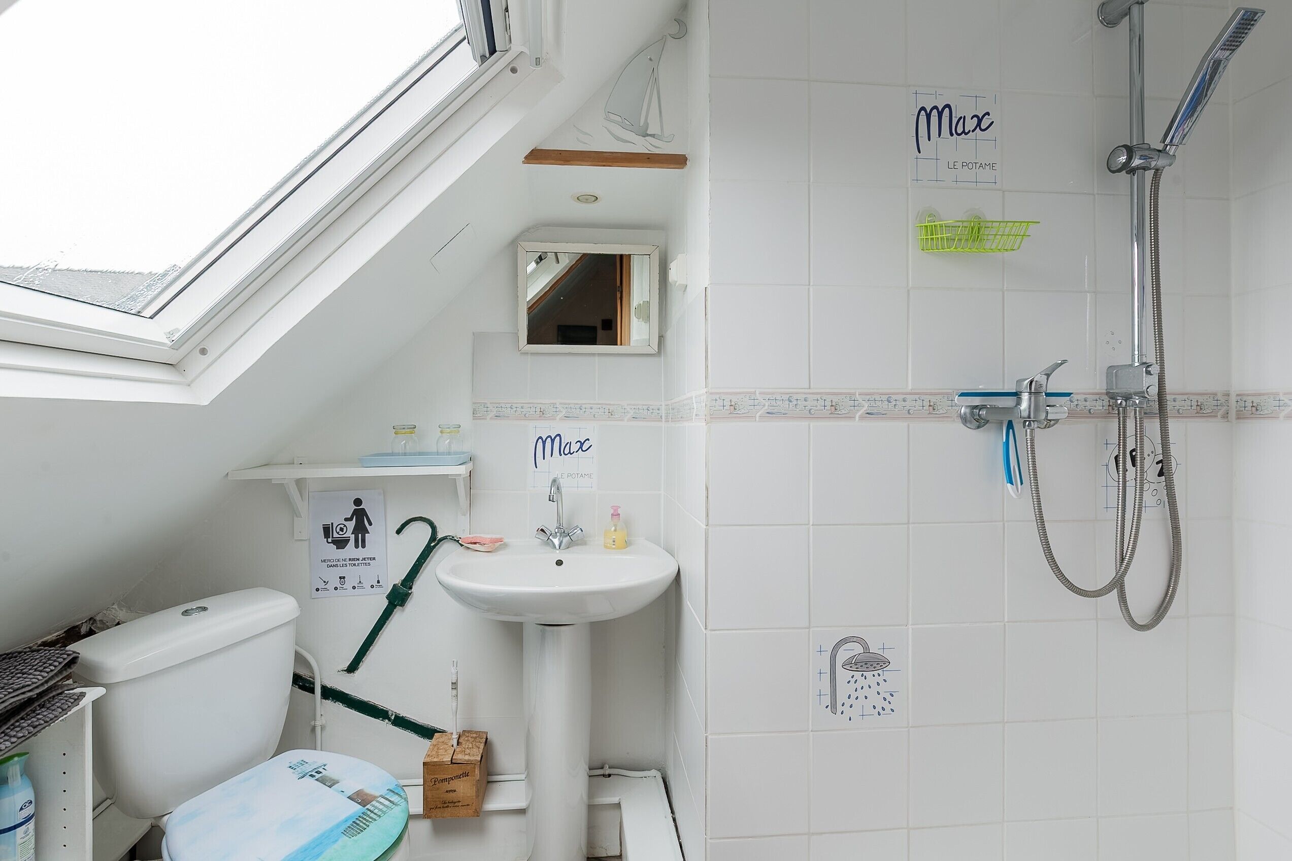 Dusche, Haartrockner, Handtücher
