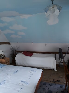Iron/ironing board, WiFi, bed sheets - Guest Room "La Sirène" with Sea View and Wi-Fi in Saint-Valery-sur-Somme (Saint-Valery-sur-Somme)