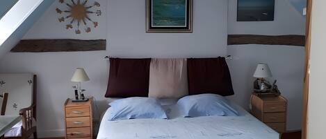 Iron/ironing board, WiFi, bed sheets