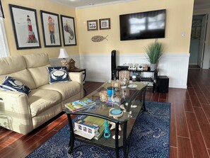 Smart TV, DVD player, books - Newly Listed Summer Weekly Rental - First Floor Duplex - 5 Houses from the Beach (Long Beach)