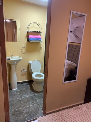 Handdukar, tvål och toalettpapper