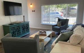 Smart TV, ping pong - Private coastal home in downtown Sarasota - large backyard, grill, and firepit! (Sarasota)