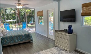 3 Schlafzimmer, Schreibtisch, Bügeleisen/Bügelbrett, Reisekinderbett