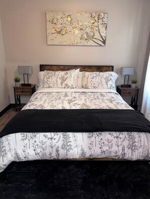 Strygejern/strygebræt, internetforbindelse, sengetøj