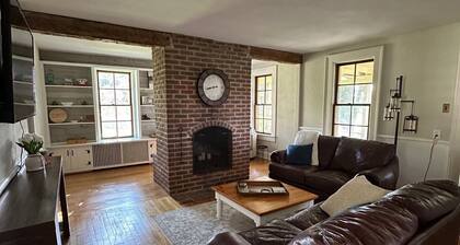 Rubicon farmhouse minutes from Erin Hills Golf course, Holy Hill, & Bowery Barn