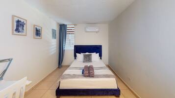 3 bedrooms, desk, free WiFi, bed sheets