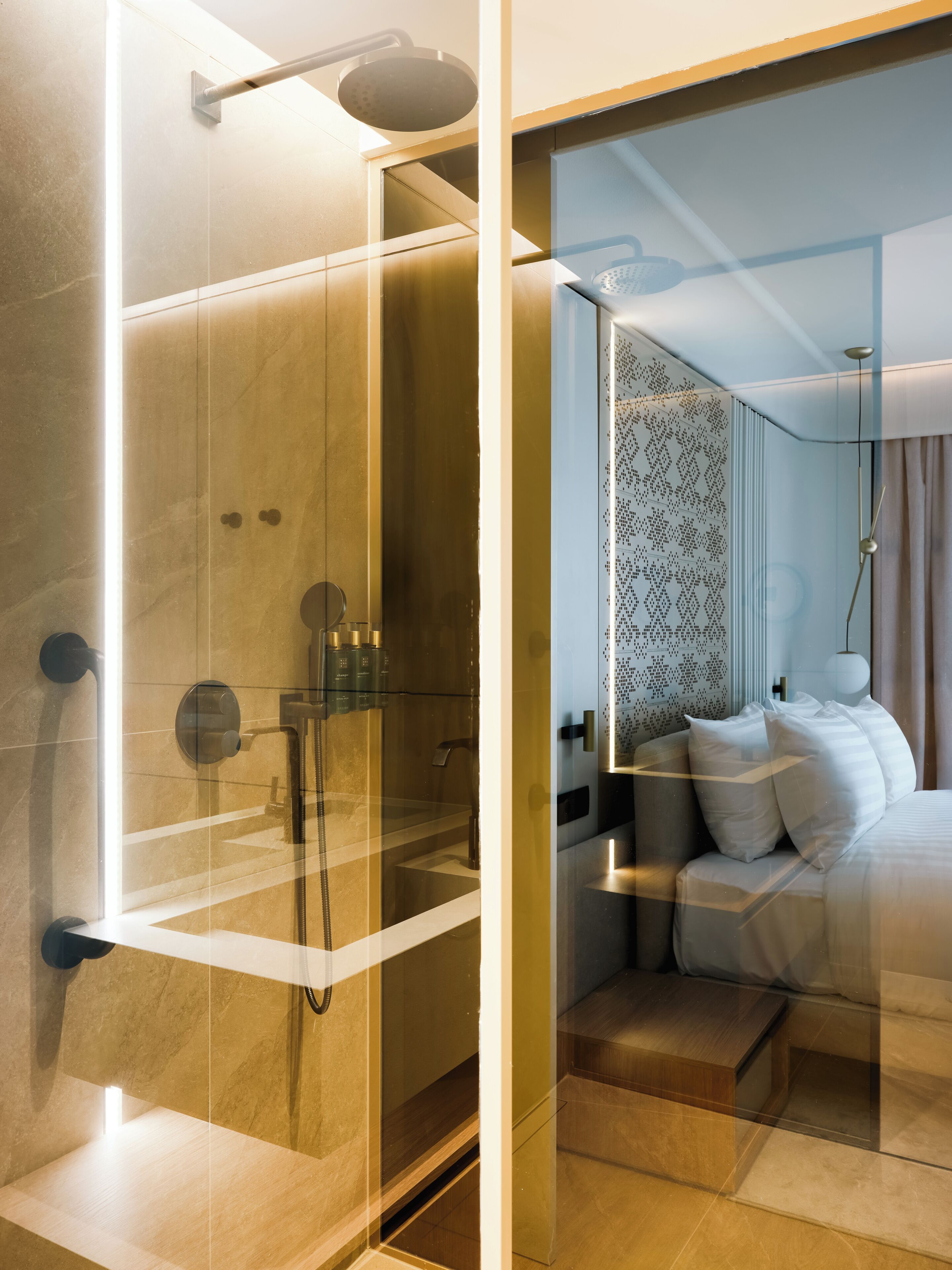 Classic Room, 1 King Bed | Bathroom | Slippers, towels, soap, shampoo