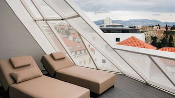 In-room safe, iron/ironing board, free WiFi, bed sheets