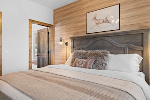 Cabane, plusieurs lits, bain à remous, vue montagne (Timberline Hideaway) | 3 chambres, décoration personnalisée, ameublement personnalisé