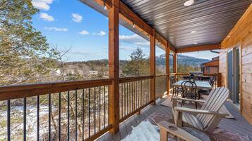 Cabin, nhiều giường, bồn tắm nước nóng, quang cảnh núi (Timberline Hideaway) | Khu ẩm thực ngoài trời