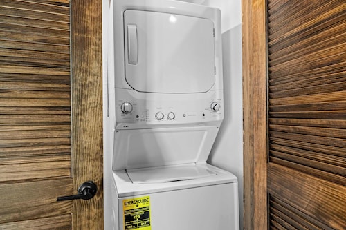 Timberline Hideaway - w/ Hot Tub