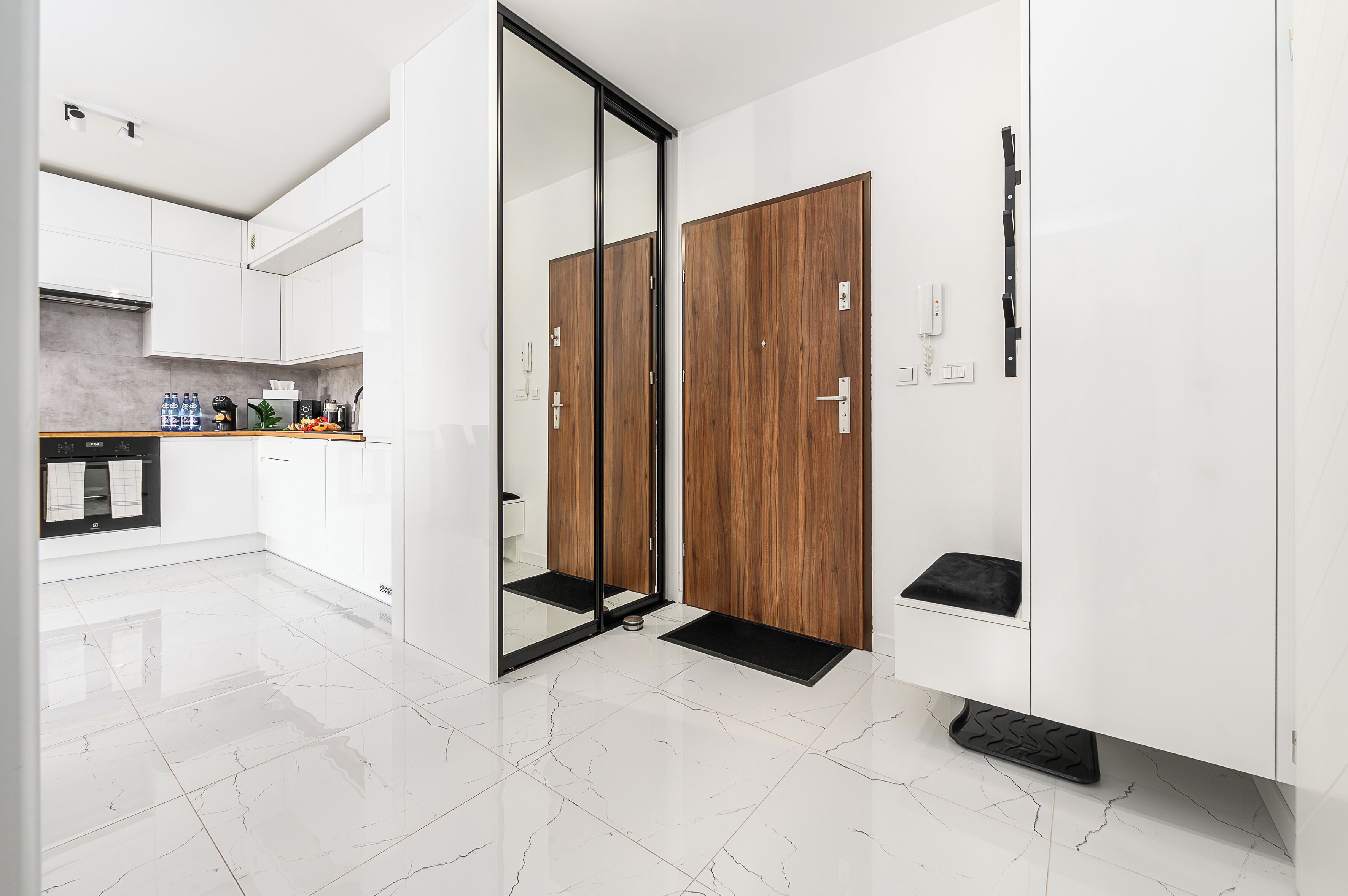 Căn hộ phong cách cổ điển, ban công, quang cảnh sân vườn | Màn/rèm cản sáng, bàn ủi/dụng cụ ủi quần áo 