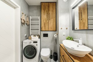 Classic Apartment, Balcony, Courtyard View | Bathroom - Lumina 3-rooms apart with balcony (Łódź)