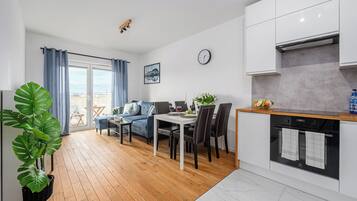 Classic Apartment, Balcony, Courtyard View | Private kitchen | Electric kettle