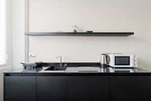 Fridge, microwave, dishwasher - GuestHost - A cozy and bright apartment of approximately 35 square meters, perfect for two people, located on the second floor of a building with an elevator (NOT accessible to disabled guests).The property is located in a central area of ​​Milan and (Milan)