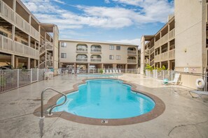 Pool - 🌴☀️Community Pool | Steps to the Beach | Recently Renovated - Las Palmas 122 (Gulf Shores)