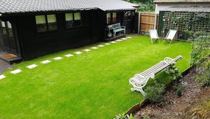 Property grounds - Forest Cabin Retreat - Sleeps 2 - Garden & Wifi (Fordingbridge)