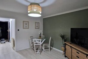 Interior - House near Reading Hospital/Contractors/Students (Reading)