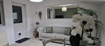 House near Reading Hospital/Contractors/Students