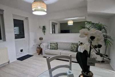 House near Reading Hospital/Contractors/Students