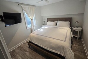 5 bedrooms, desk, free WiFi, bed sheets - US Open Championship Golf 2026 8 Min away. (Southampton)