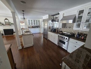 Fridge, microwave, oven, stovetop - US Open Championship Golf 2026 8 Min away. (Southampton)
