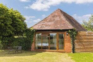 Terrace/patio - Rural, Self-Contained 1Bed, The Writer's Retreat (Hampton Lucy)