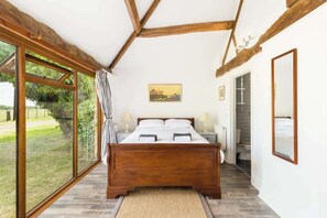 Iron/ironing board, WiFi, bed sheets - Rural, Self-Contained 1Bed, The Writer's Retreat (Hampton Lucy)