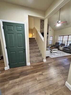 Interior - Pet Friendly StoneBridge Village 3BR Fairway Golf View Sleeps 10 Screened Porch (Branson West)