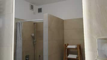 Douche, sĂšche-cheveux, bidet