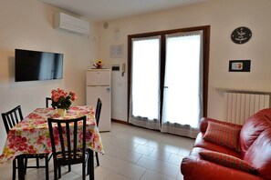 TV - Cornflower Apartment - First Floor (Sirmione)