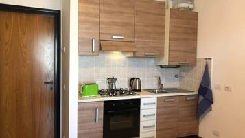 Fridge, microwave, stovetop