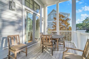 Outdoor dining - 🏖️Watercolor 30A | Bikes Included | 3 Pools | Walk to Beach | Sol Y Sombra🏖️ (Santa Rosa Beach)