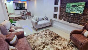 Appartement Deluxe, balcon, vue ville | Coin séjour