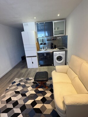 Interior - Charming, bright studio with double bed - Ideal for families (La Ciotat)
