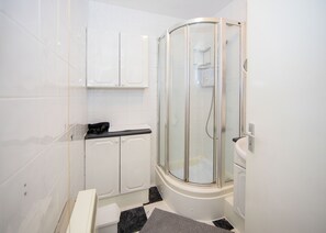Hair dryer, towels - Fantastic 2 Bedroom Apartment - close to Emirates (London)