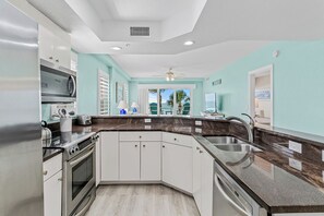 Fridge, microwave, oven, stovetop - Sun & Sea B200 - GULF FRONT (Indian Rocks Beach)