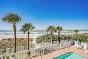 A pool area with a view of the beach and ocean. - Sun & Sea B200 - GULF FRONT (Indian Rocks Beach)
