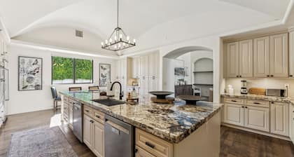 Lux 20+ Guest w/ Pickle, Pool, & More