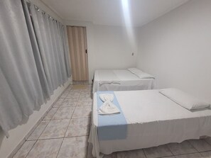 Kolmen hengen perhehuone, kaupunkinäköala | Ilmainen Wi-Fi