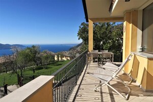 Luxury Villa, Lake View | Terrace/patio