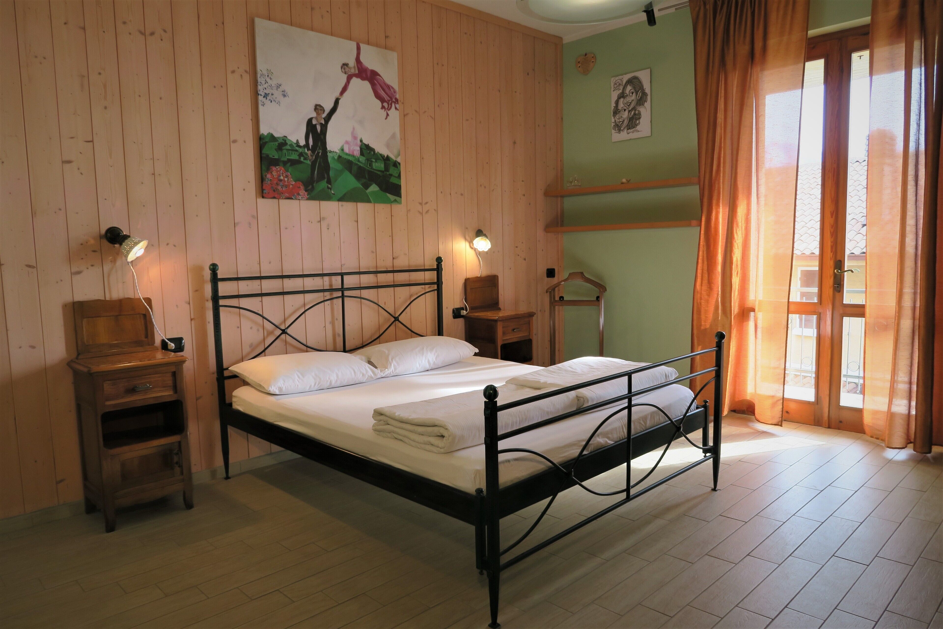 Cortinas blackout y sistema de insonorización 