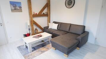 Fernseher, Tischtennisplatte