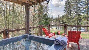 Bañera de hidromasaje al aire libre