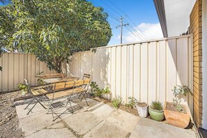 Outdoor dining - Sunshine Family Sophistication (Sunshine North)