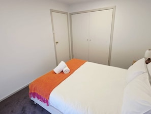 Desk, iron/ironing board, travel cot, WiFi - A Hamptons Inspired Hideaway (Sunshine North)