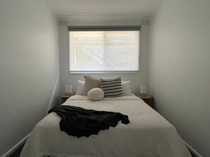 Bureau, fer et planche à repasser, Wi-Fi, draps fournis