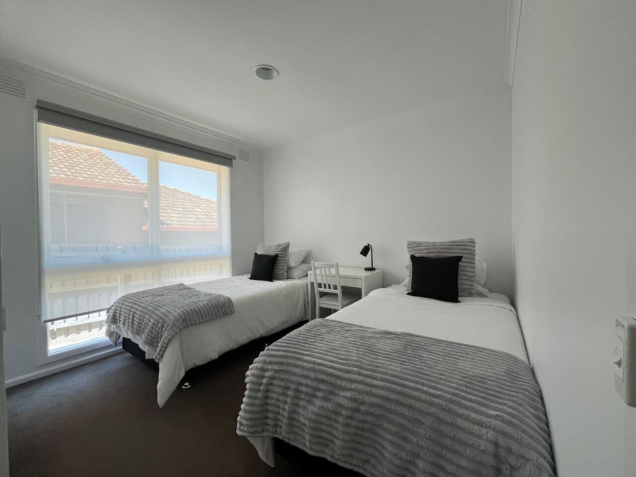 Desk, iron/ironing board, WiFi, bed sheets