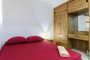 3 bedrooms, WiFi, bed sheets