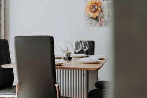Dining - Serenity São Roque | Charming 2B House in Funchal (Funchal)